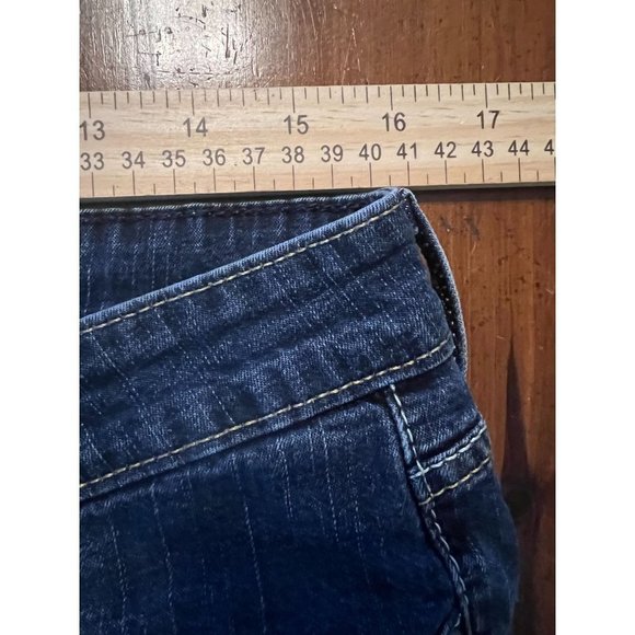 LEVI'S Signature Women's Midrise Short Jeans Size 14 M Boot Cut - Picture 6 of 8